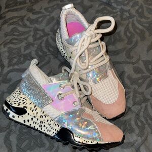 Steve Madden JCLIFF Sneakers. Sz 3(big girl)
